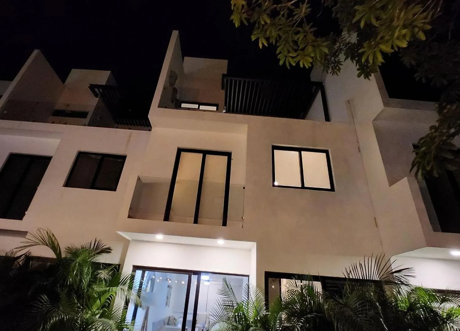 Casa Tres Recamaras: Jungle Views, Shared Pool & Prime Location Villa Tulum